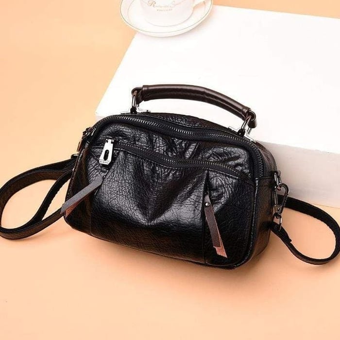 Finbjorg  Small and versatile bag in golden cognac shade