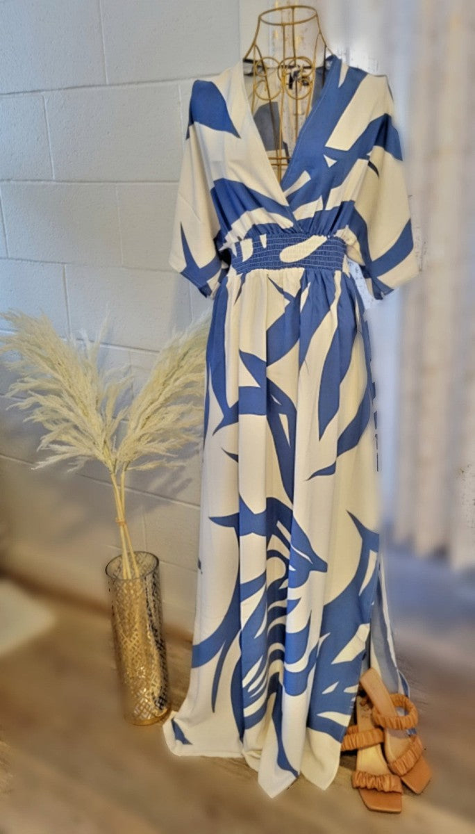 Maxi dress with 3/4 sleeves in blue pattern
