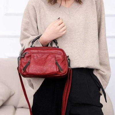 Finbjorg  Small and versatile bag in golden cognac shade