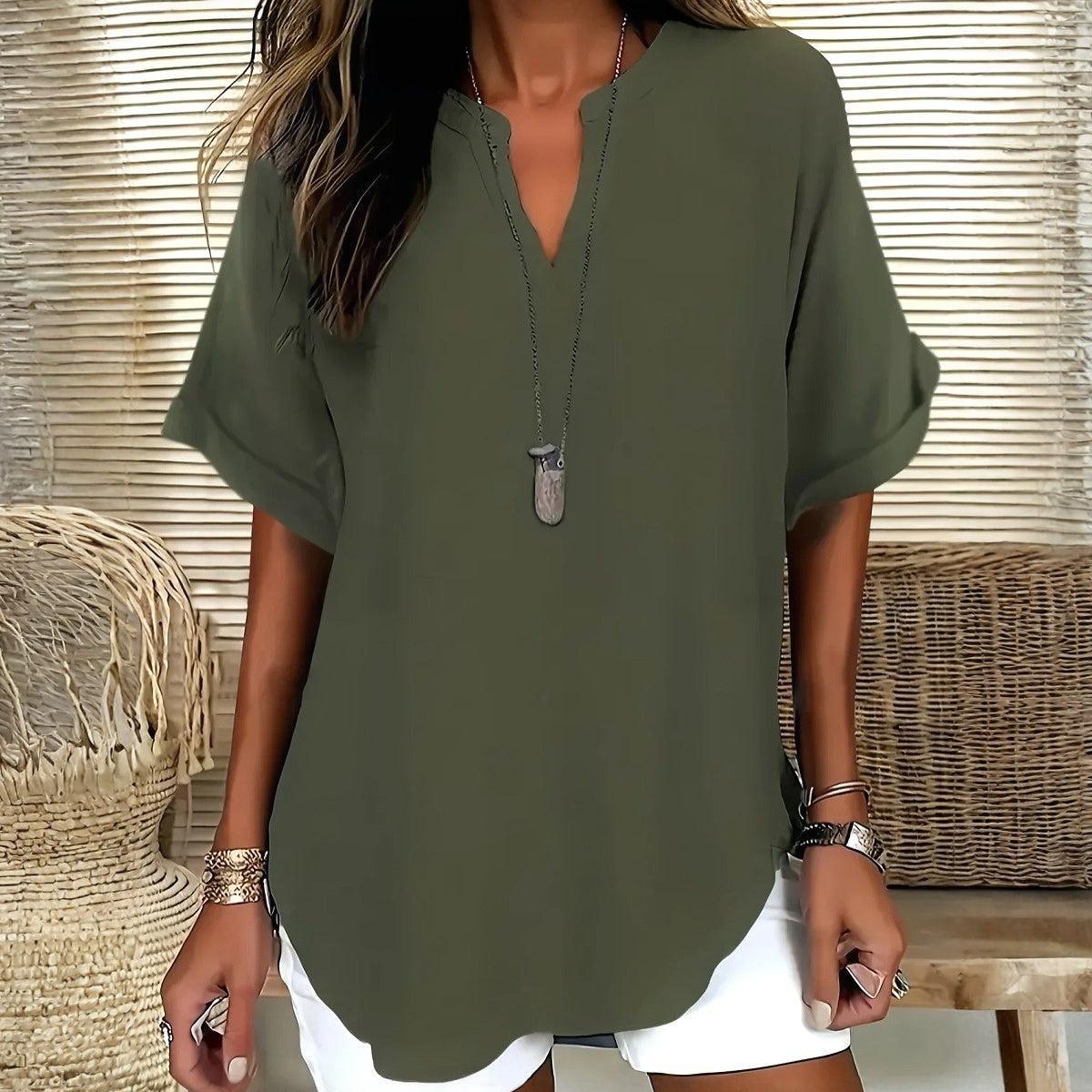 Special top with V-neck and short hem
