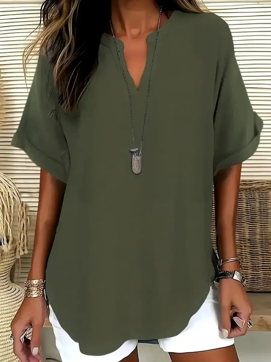 Special top with V-neck and short hem