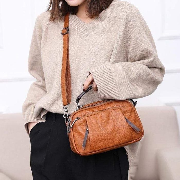 Finbjorg  Small and versatile bag in golden cognac shade