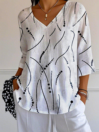 Special top with V-neck and 3/4 sleeves