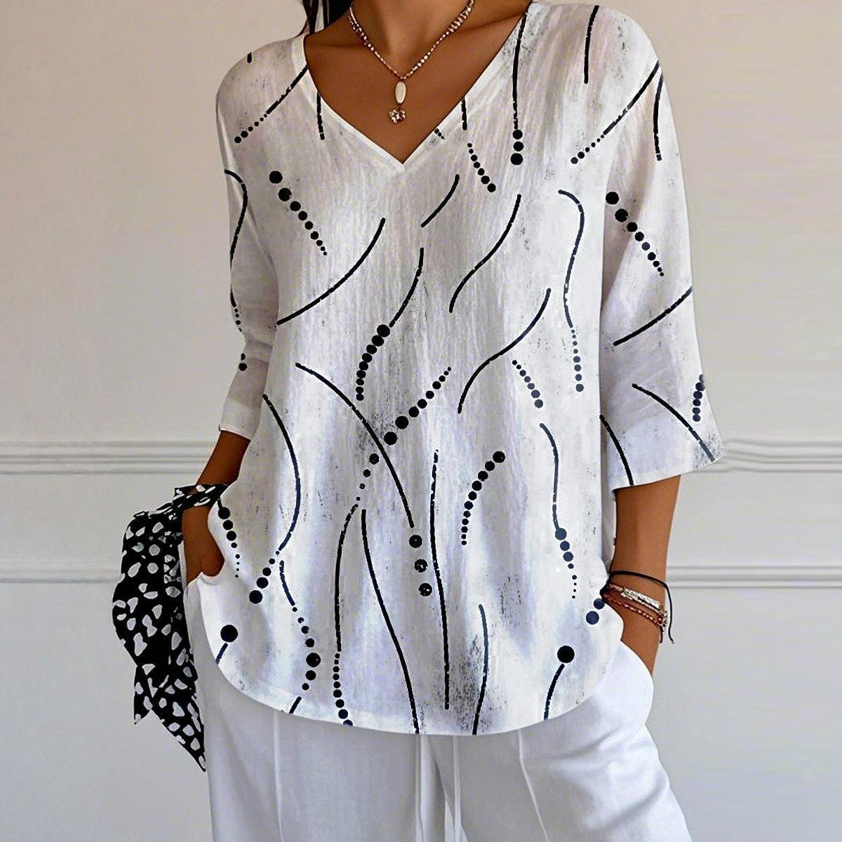 Special top with V-neck and 3/4 sleeves