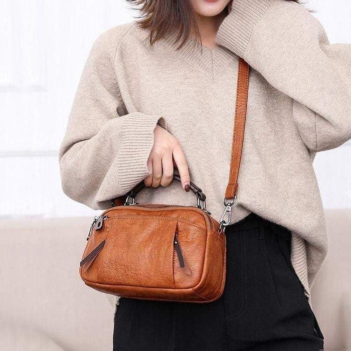 Finbjorg  Small and versatile bag in golden cognac shade