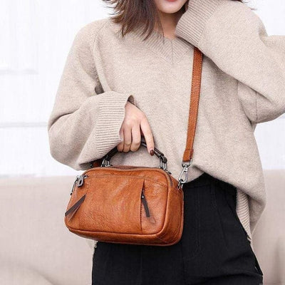 Finbjorg  Small and versatile bag in golden cognac shade