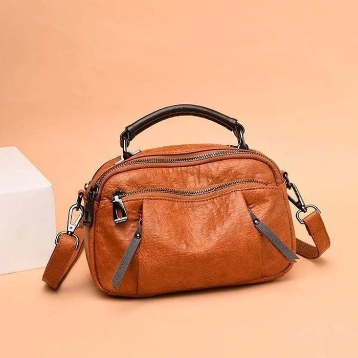 Finbjorg  Small and versatile bag in golden cognac shade