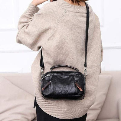 Finbjorg  Small and versatile bag in golden cognac shade
