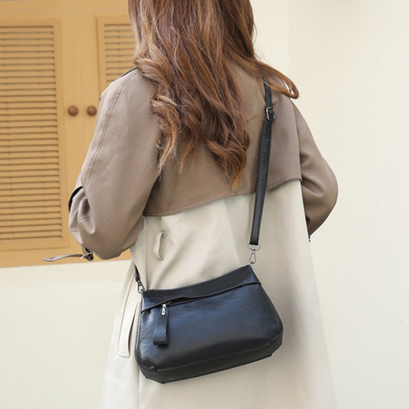 Hallgerd Elegant shoulder bag with timeless style